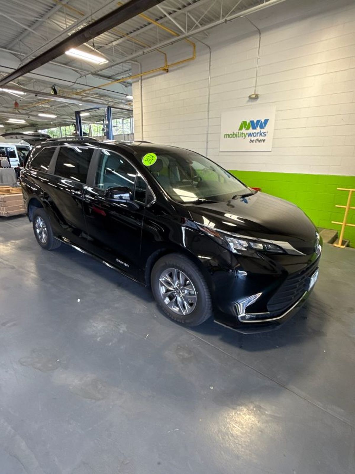 2024 TOYOTA SIENNA - Image 3