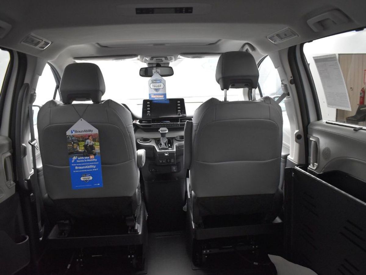 2024 TOYOTA SIENNA - Image 7