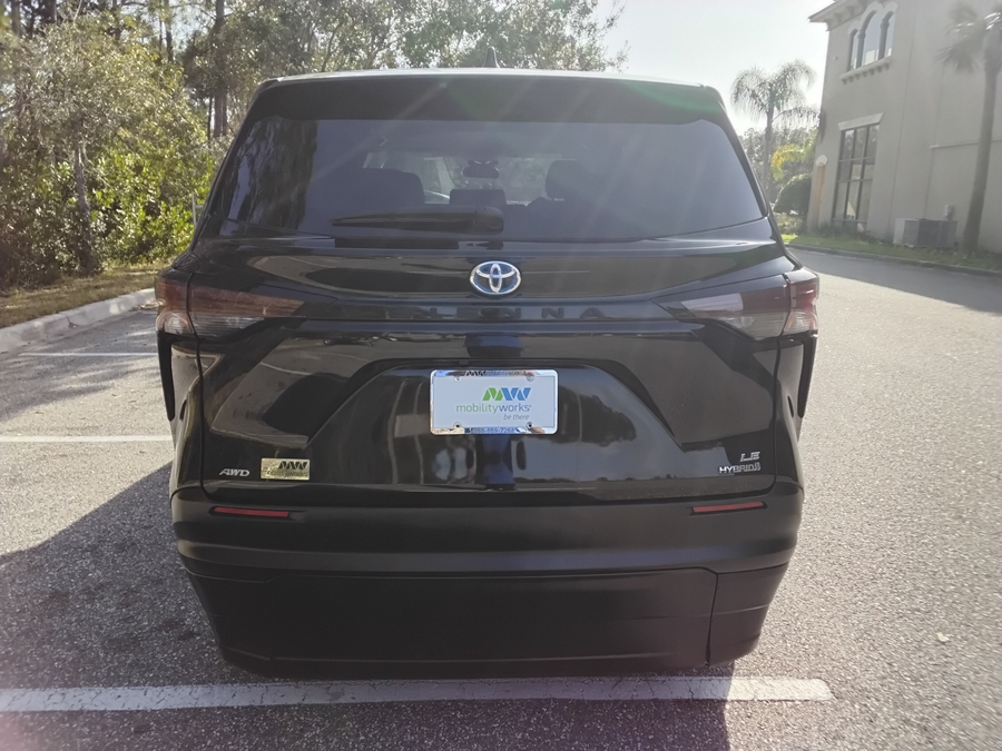Black Toyota Sienna image number 4