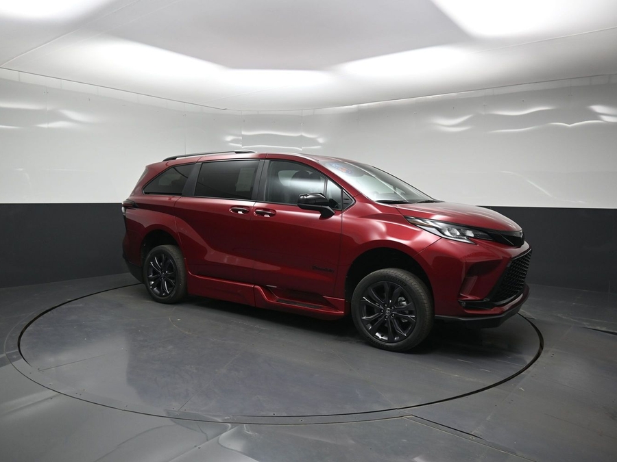 New 2026 Toyota Sienna Hybrid XSE Sport - BraunAbility Side Entry In Floor Automatic Ramp