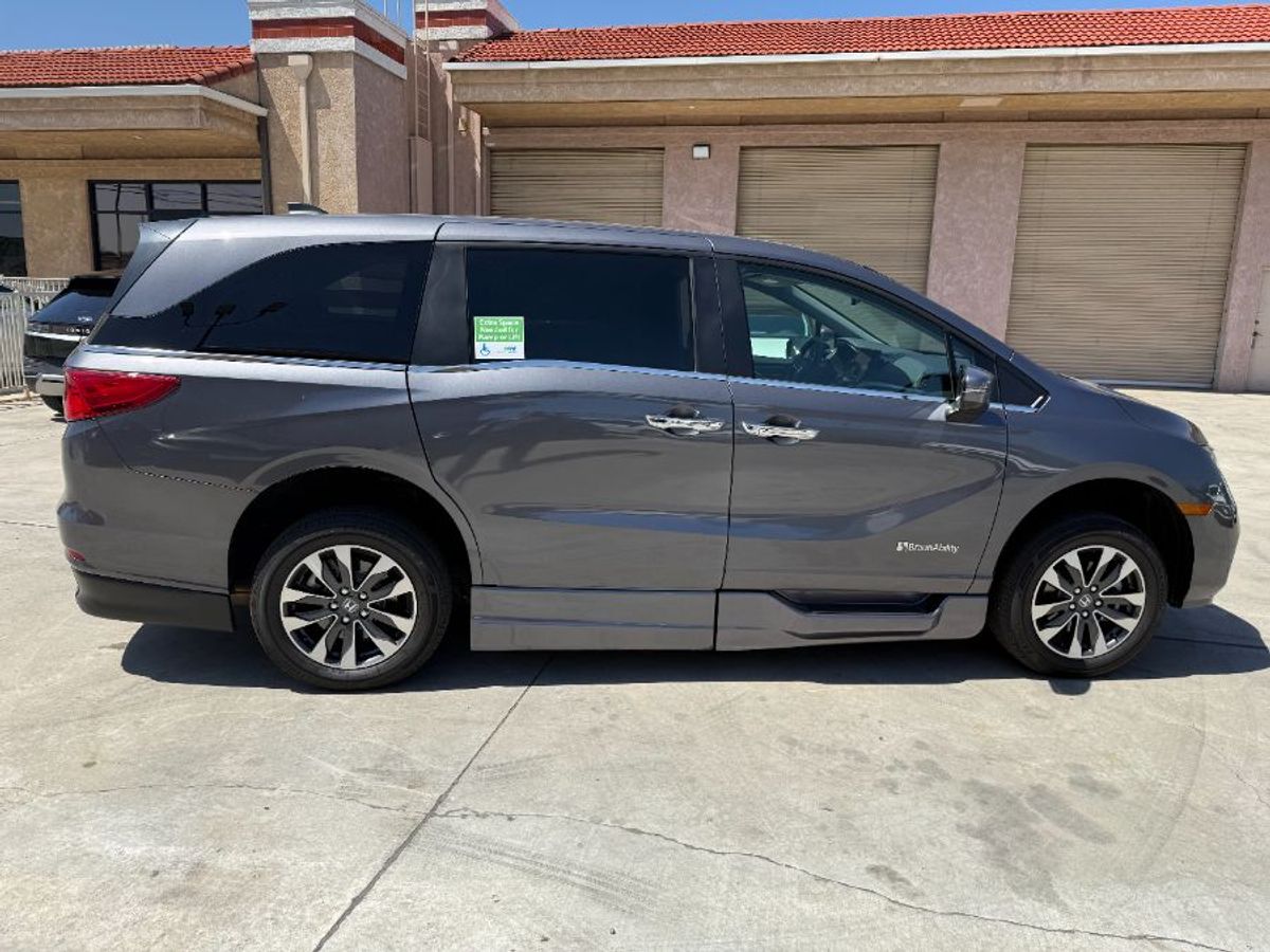 Grey Honda Odyssey image number 6