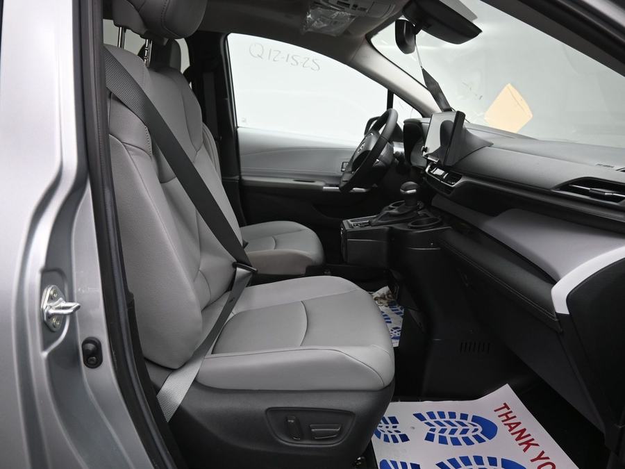 New 2025 Toyota Sienna Hybrid XLE Plus - BraunAbility Side Entry Entry Fold Out Automatic Ramp