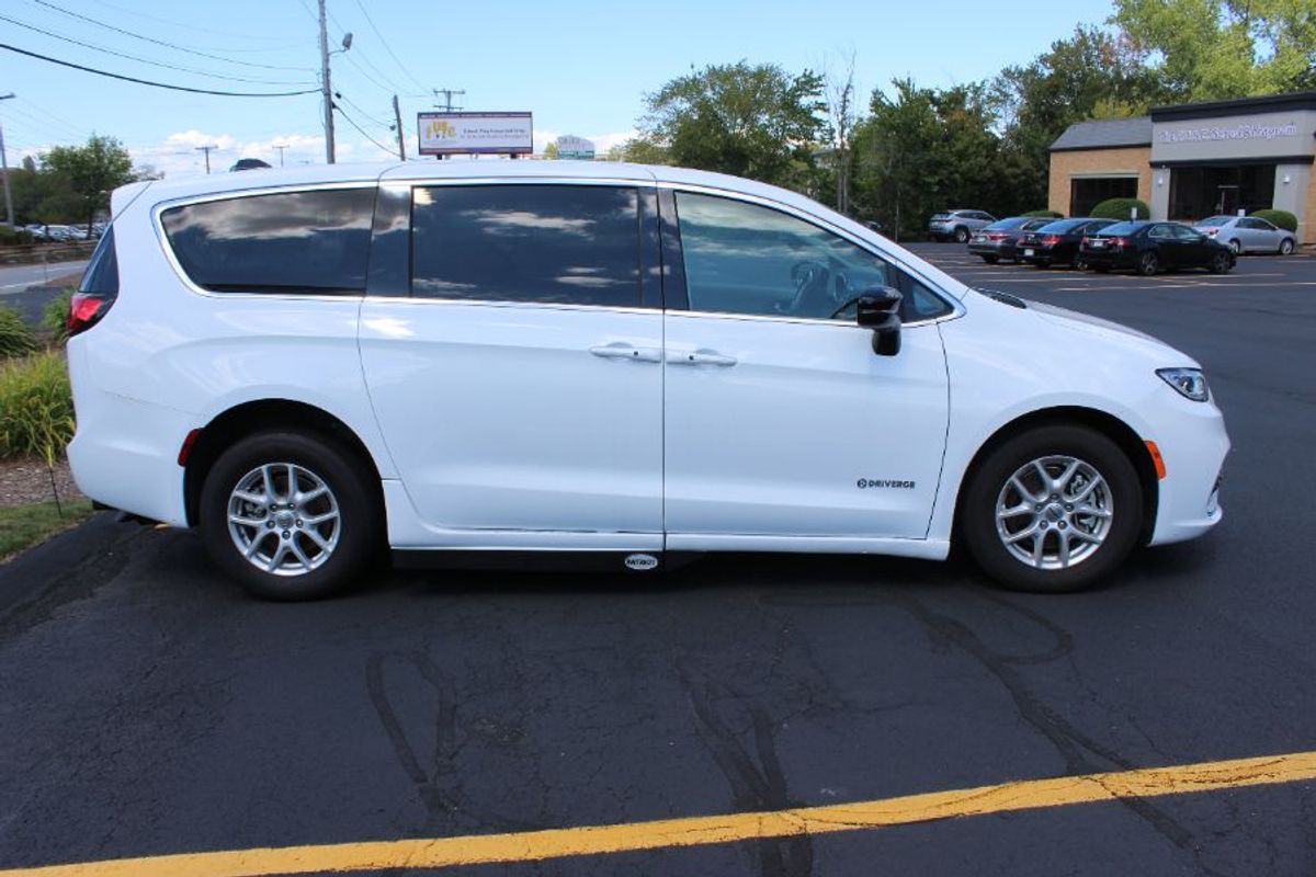 2024 CHRYSLER PACIFICA - Image 6