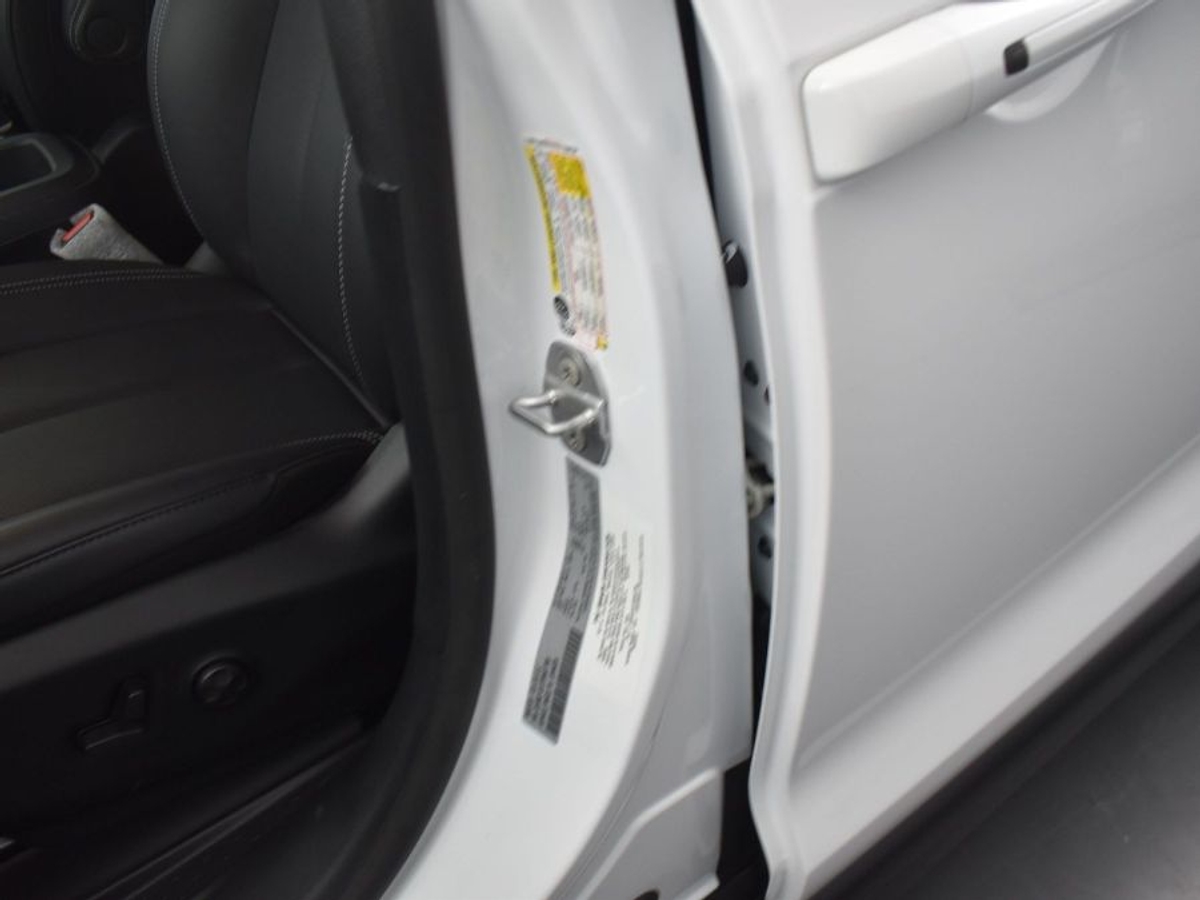 2025 CHRYSLER VOYAGER - Image 17