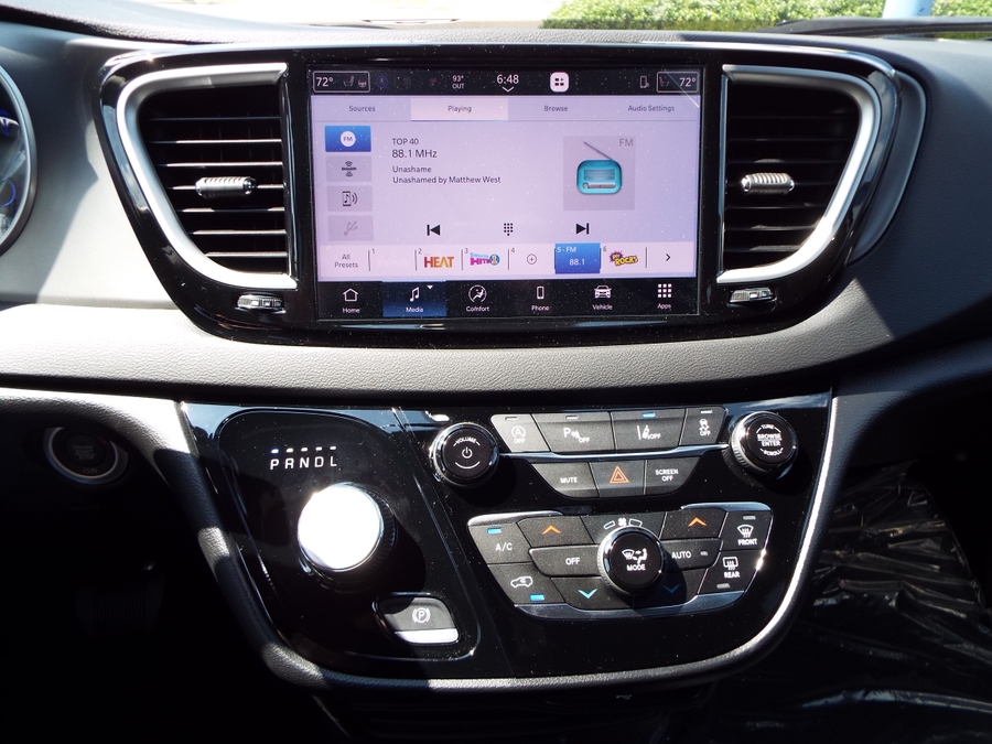 2027 Chrysler Voyager LX - Photo 12