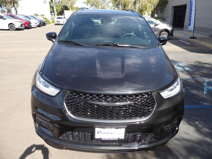 Used 2023 Chrysler Pacifica Touring L - BraunAbility Side Entry Fold Out Automatic Ramp