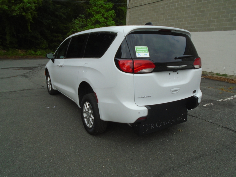 White Chrysler Voyager image number 11