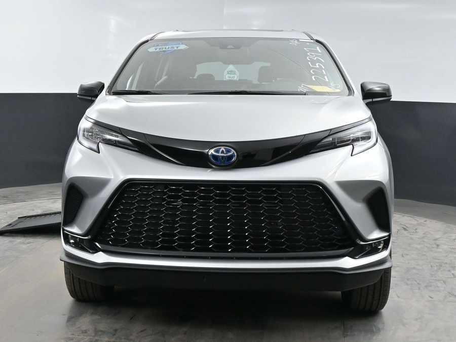 New 2025 Toyota Sienna Hybrid XSE Sport - BraunAbility Side Entry Entry In Floor Automatic Ramp