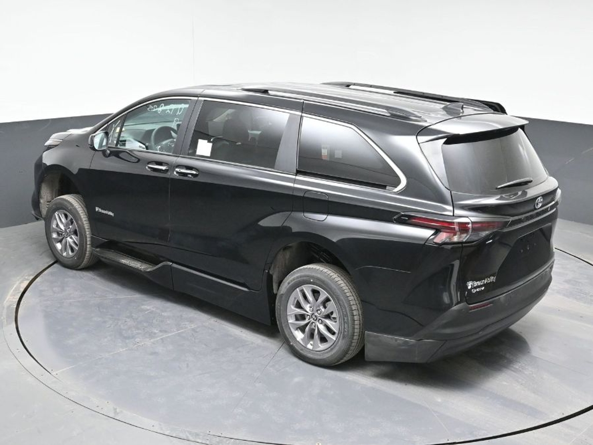 2025 TOYOTA SIENNA - Image 24