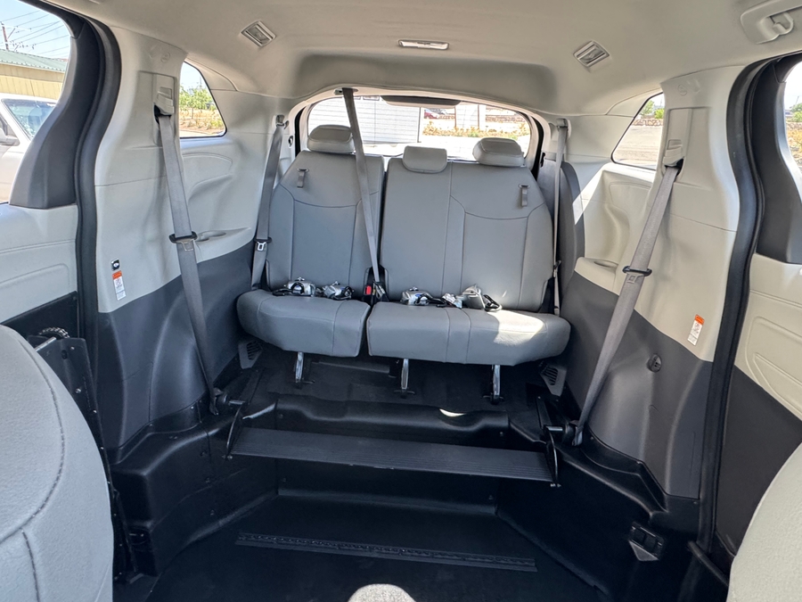 Used 2024 Toyota Sienna Hybrid XLE - BraunAbility Side Entry Entry Fold Out Automatic Ramp