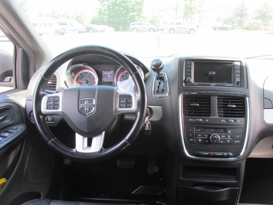 Red Dodge Grand Caravan image number 11