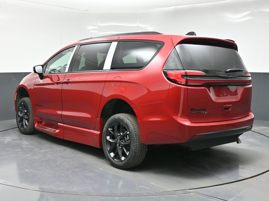 Red Chrysler Pacifica image number 4