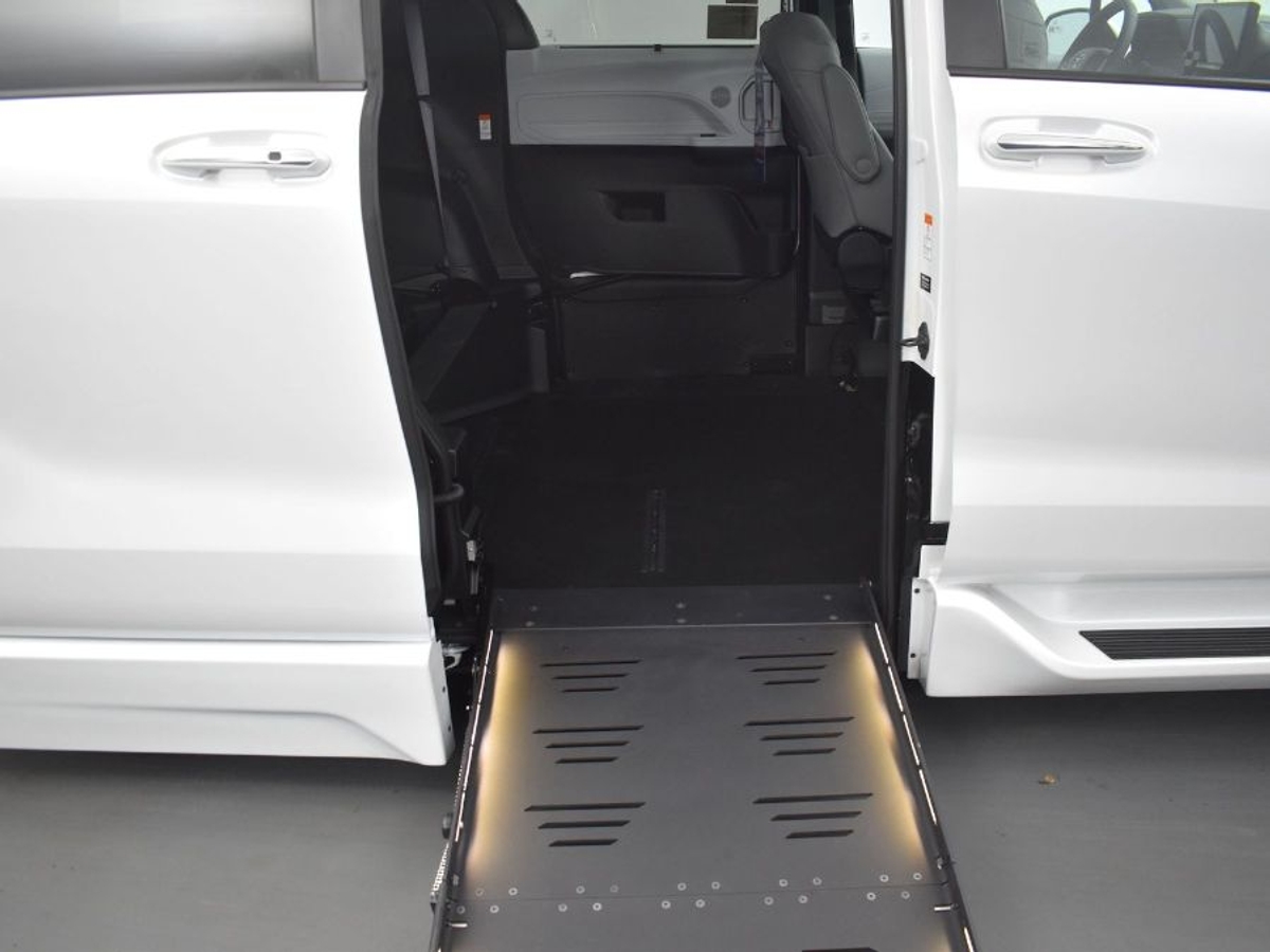 2025 TOYOTA SIENNA - Image 12