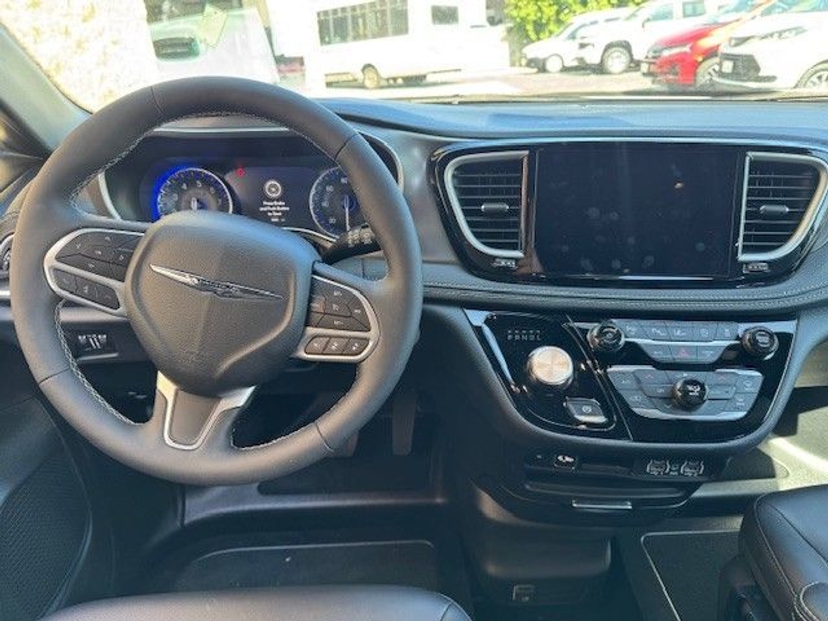 2025 CHRYSLER PACIFICA - Image 7