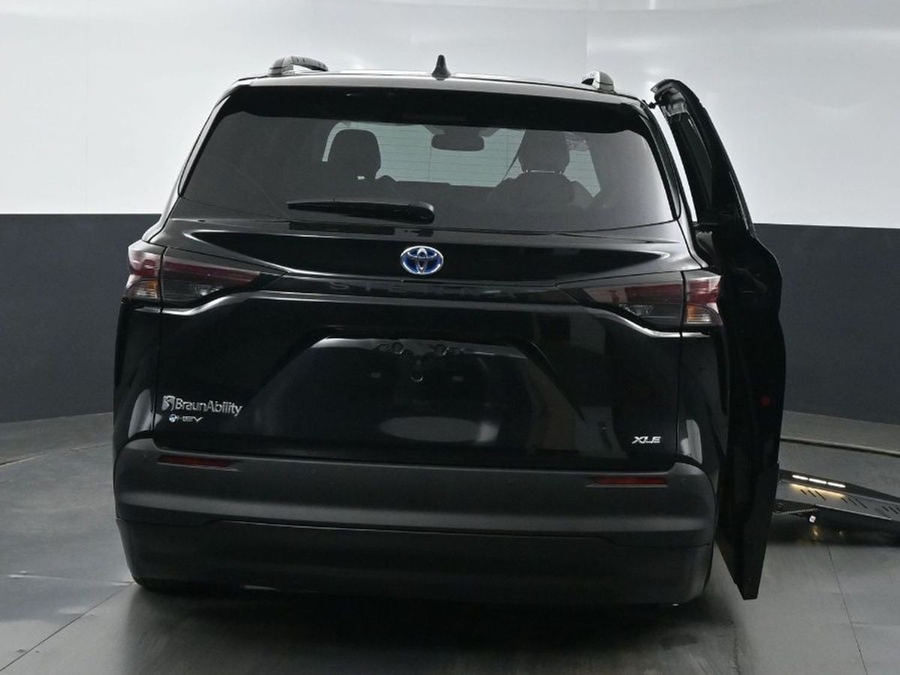 Black Toyota Sienna image number 6