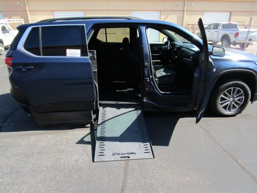 Used 2022 Chevrolet Traverse 1LT - BraunAbility Side Entry Entry In Floor Automatic Ramp