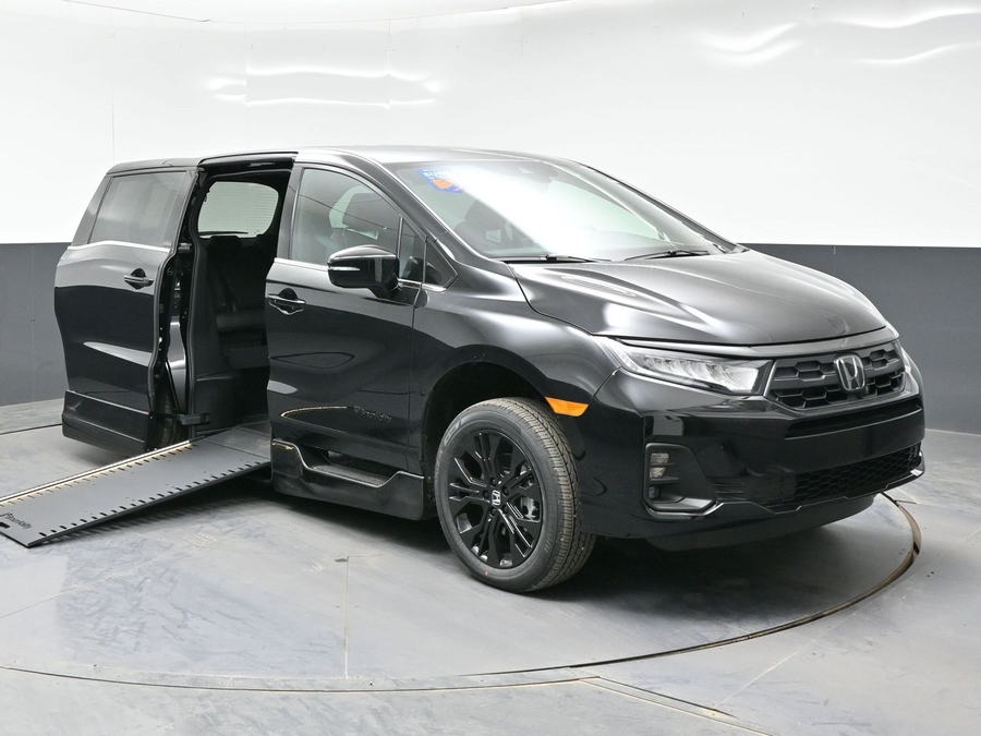 Black Honda Odyssey with Side Entry Automatic In Floor ramp