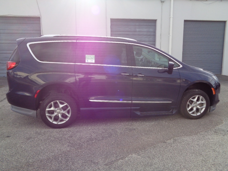 Used 2019 Chrysler Pacifica Touring L Plus - BraunAbility Side Entry Entry Fold Out Automatic Ramp