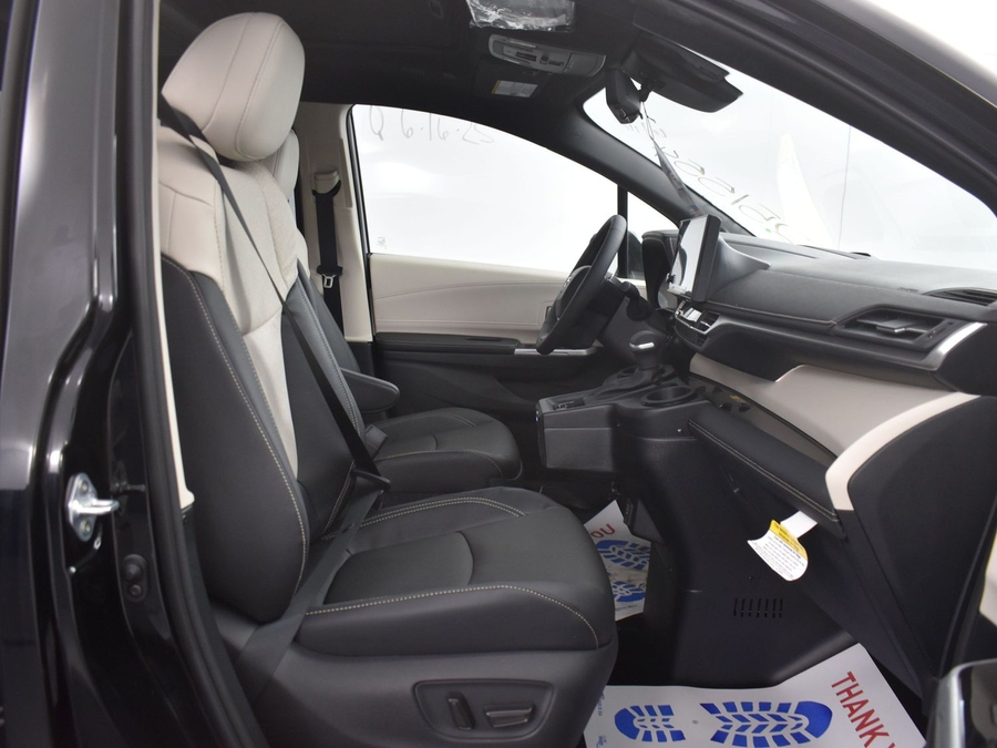 New 2025 Toyota Sienna Hybrid Platinum - BraunAbility Side Entry Entry In Floor Automatic Ramp