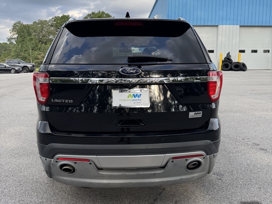 Black Ford Explorer image number 3
