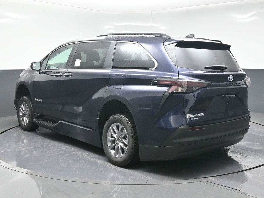 New 2025 Toyota Sienna Hybrid XLE Plus - BraunAbility Side Entry Entry Fold Out Automatic Ramp