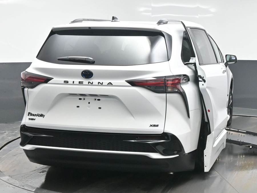 New 2025 Toyota Sienna Hybrid XSE Sport - BraunAbility Side Entry Entry Fold Out Automatic Ramp