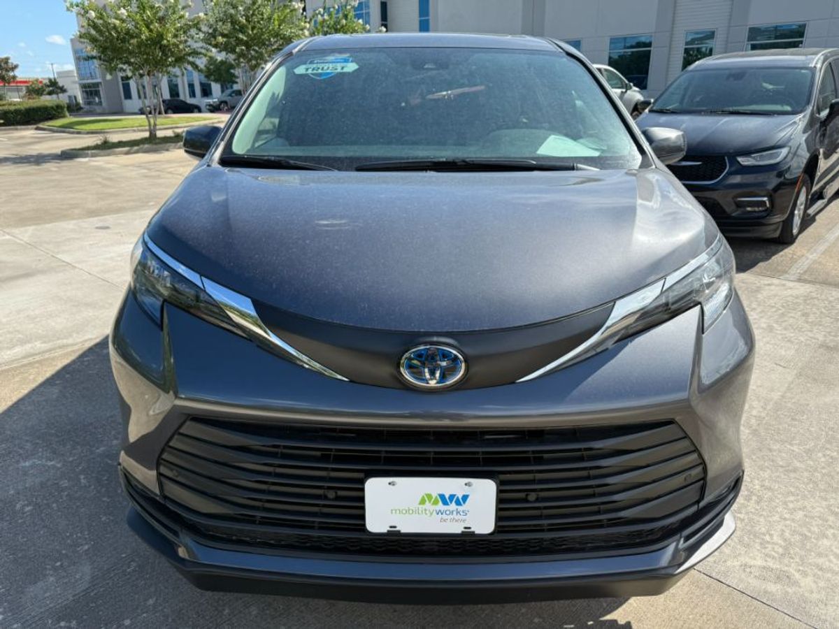 Toyota Sienna gris imagen número 7