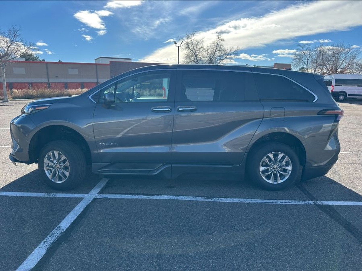 2025 TOYOTA SIENNA - Image 16