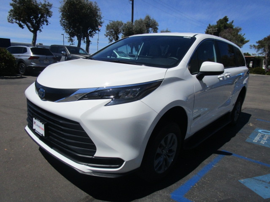 New 2025 Toyota Sienna Hybrid LE - BraunAbility Commercial Rear Entry Entry Fold Out Manual Ramp