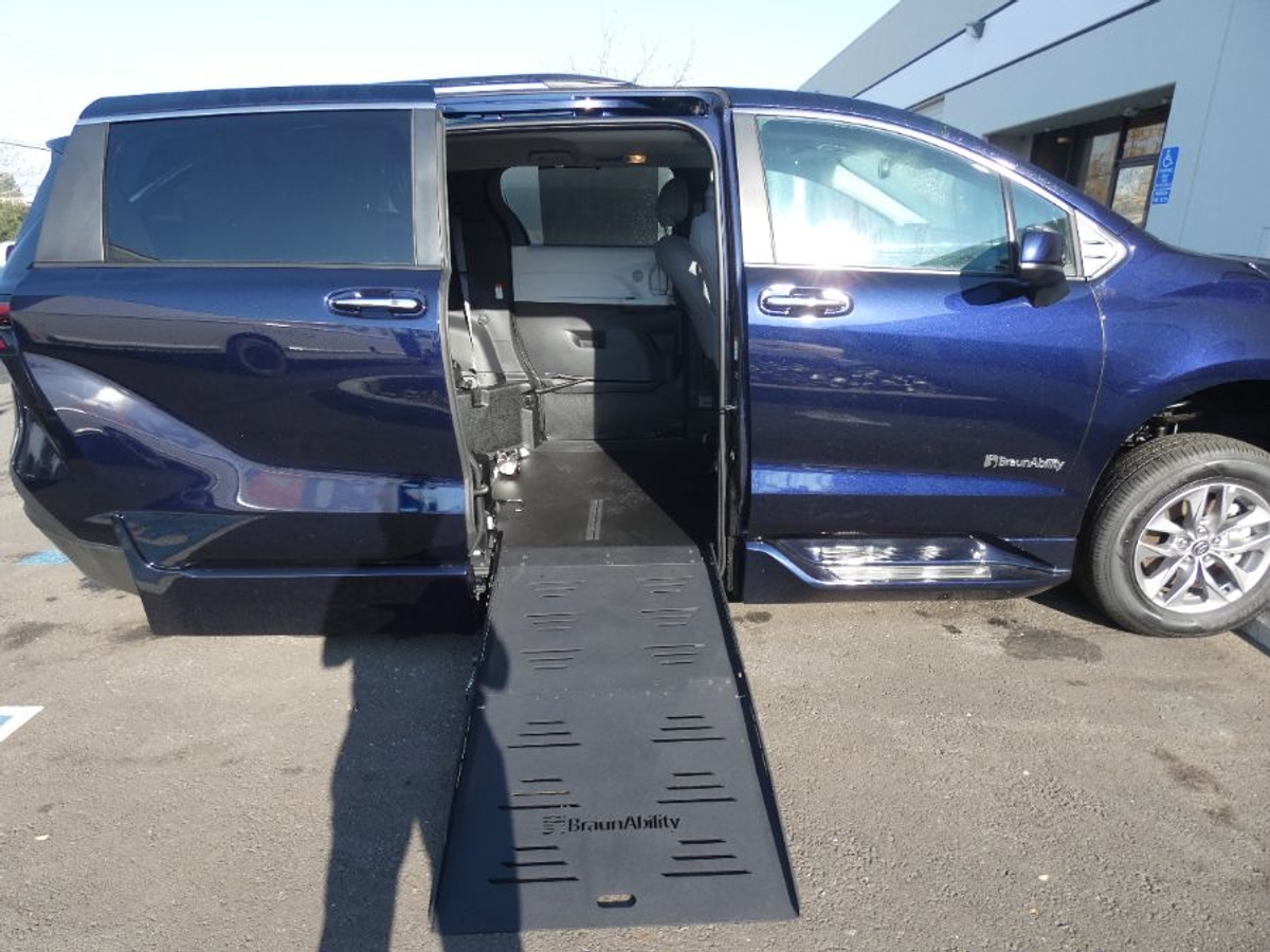 2025 TOYOTA SIENNA - Image 7