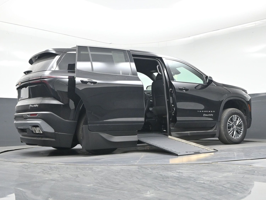 New 2026 Chevrolet Traverse 1LT - BraunAbility Side Entry In Floor Automatic Ramp