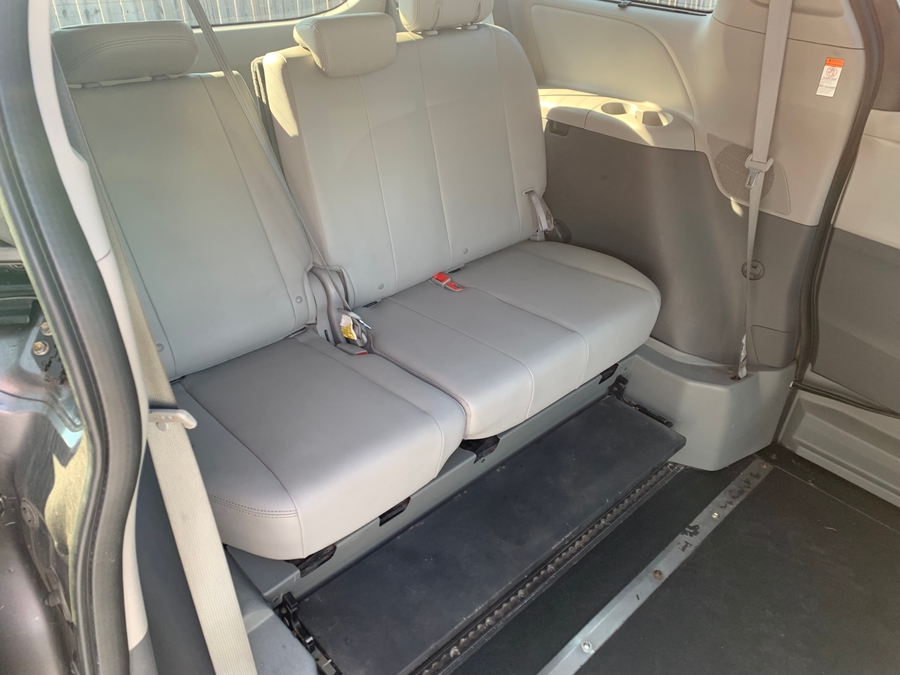 Used 2020 Toyota Sienna XLE - BraunAbility Side Entry In Floor Automatic Ramp