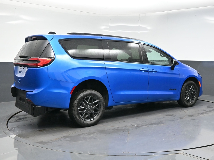 New 2027 Chrysler Pacifica Select Safety - BraunAbility Rear Entry Fold Out Manual Ramp