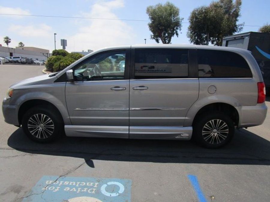 Used 2014 Chrysler Town and Country S - VMI Side Entry Entry In Floor Automatic Ramp