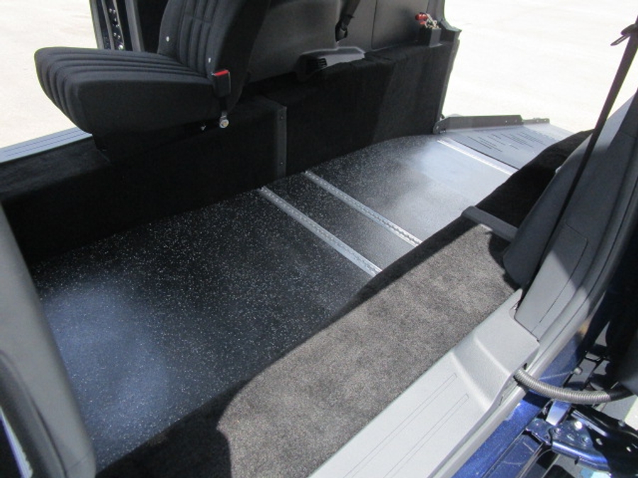 New 2026 Toyota Sienna Hybrid FWD LE - Vantage Mobility Commercial Rear Entry Entry Fold Out Manual Ramp