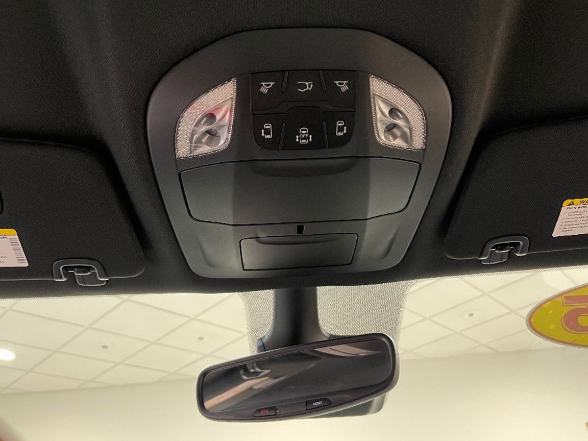 Black Chrysler Pacifica image number 19