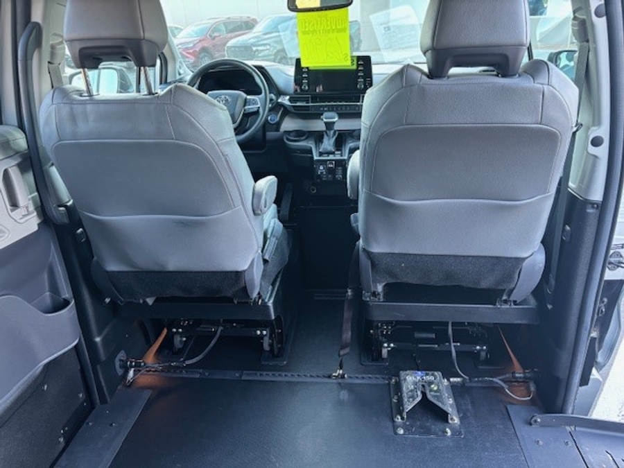 Used 2021 Toyota Sienna Hybrid XLE Plus - BraunAbility Side Entry Entry Fold Out Automatic Ramp