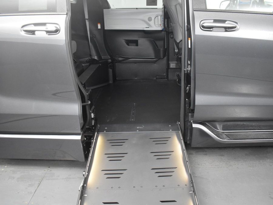 New 2025 Toyota Sienna Hybrid XLE Base - BraunAbility Side Entry Entry Fold Out Automatic Ramp