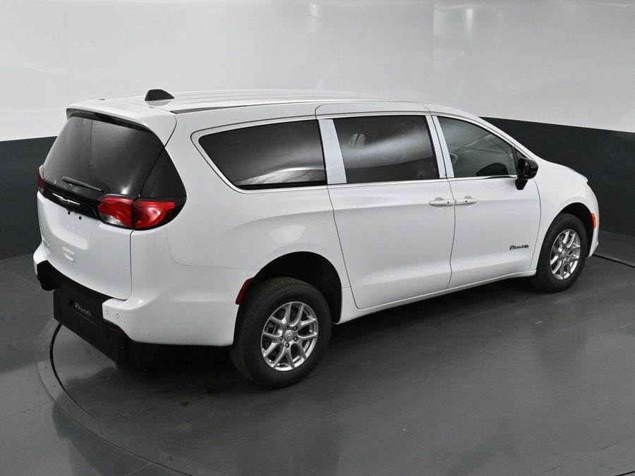 New 2025 Chrysler Voyager LX - BraunAbility Rear Entry Entry Fold Out Manual Ramp