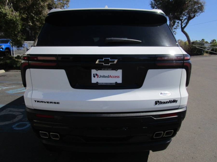 New 2026 Chevrolet Traverse 1LT Midnight - BraunAbility Side Entry In Floor Automatic Ramp