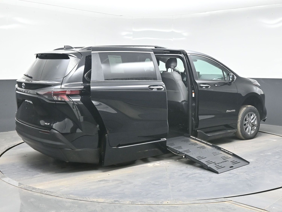 Black Toyota Sienna image number 6