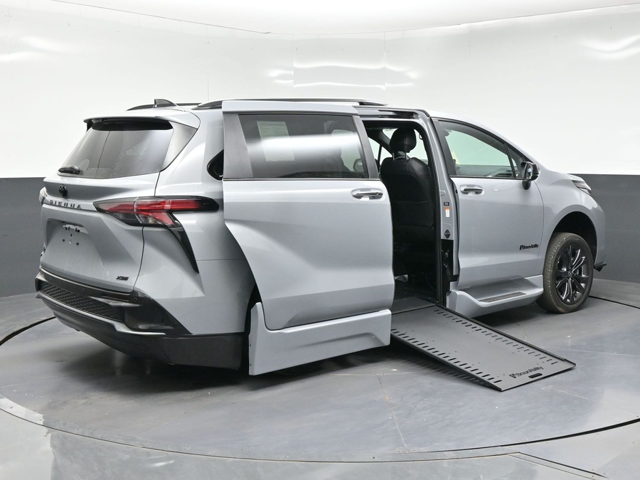 New 2026 Toyota Sienna Hybrid XSE Sport - BraunAbility Side Entry In Floor Automatic Ramp