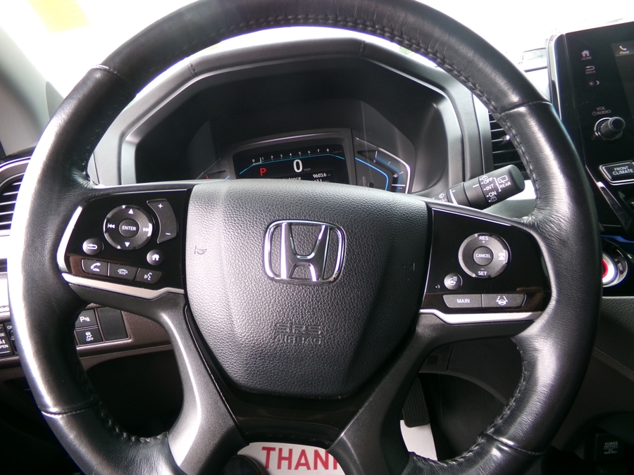 White Honda Odyssey image number 10