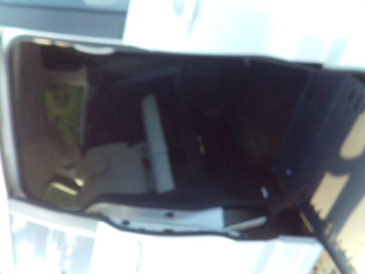 White Honda Odyssey image number 22