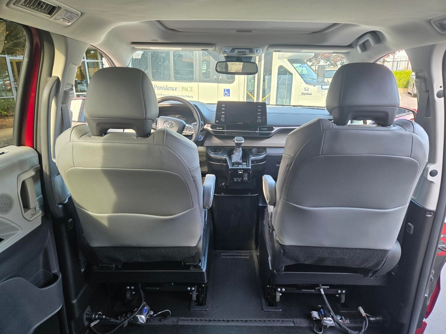Used 2022 Toyota Sienna Hybrid XLE - BraunAbility Side Entry Fold Out Automatic Ramp