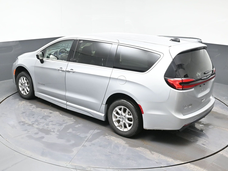 Used 2024 Chrysler Pacifica Touring L - BraunAbility Side Entry Entry Fold Out Automatic Ramp