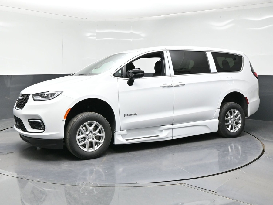 White Chrysler Pacifica image number 2