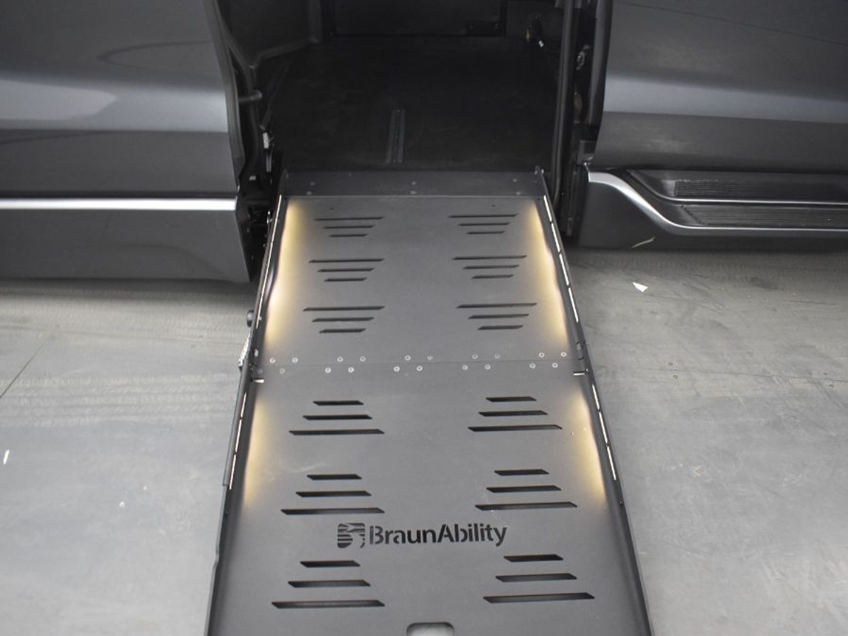 2025 TOYOTA SIENNA - Image 12