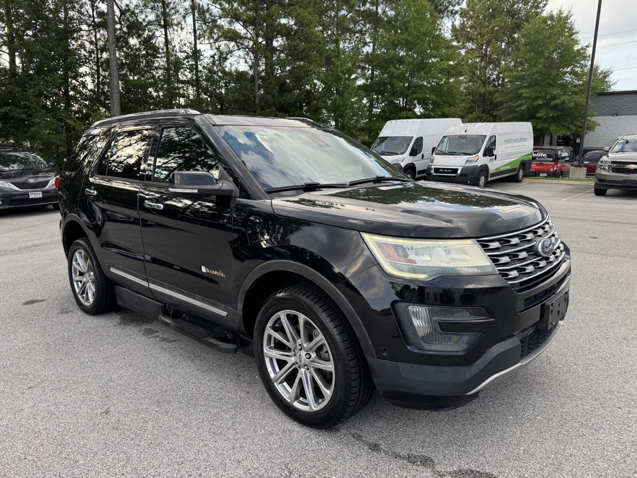 Black Ford Explorer image number 10