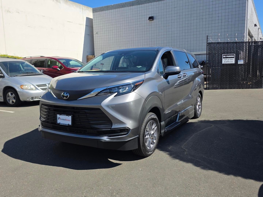 New 2026 Toyota Sienna Hybrid LE FWD - VMI Side Entry In Floor Automatic Ramp